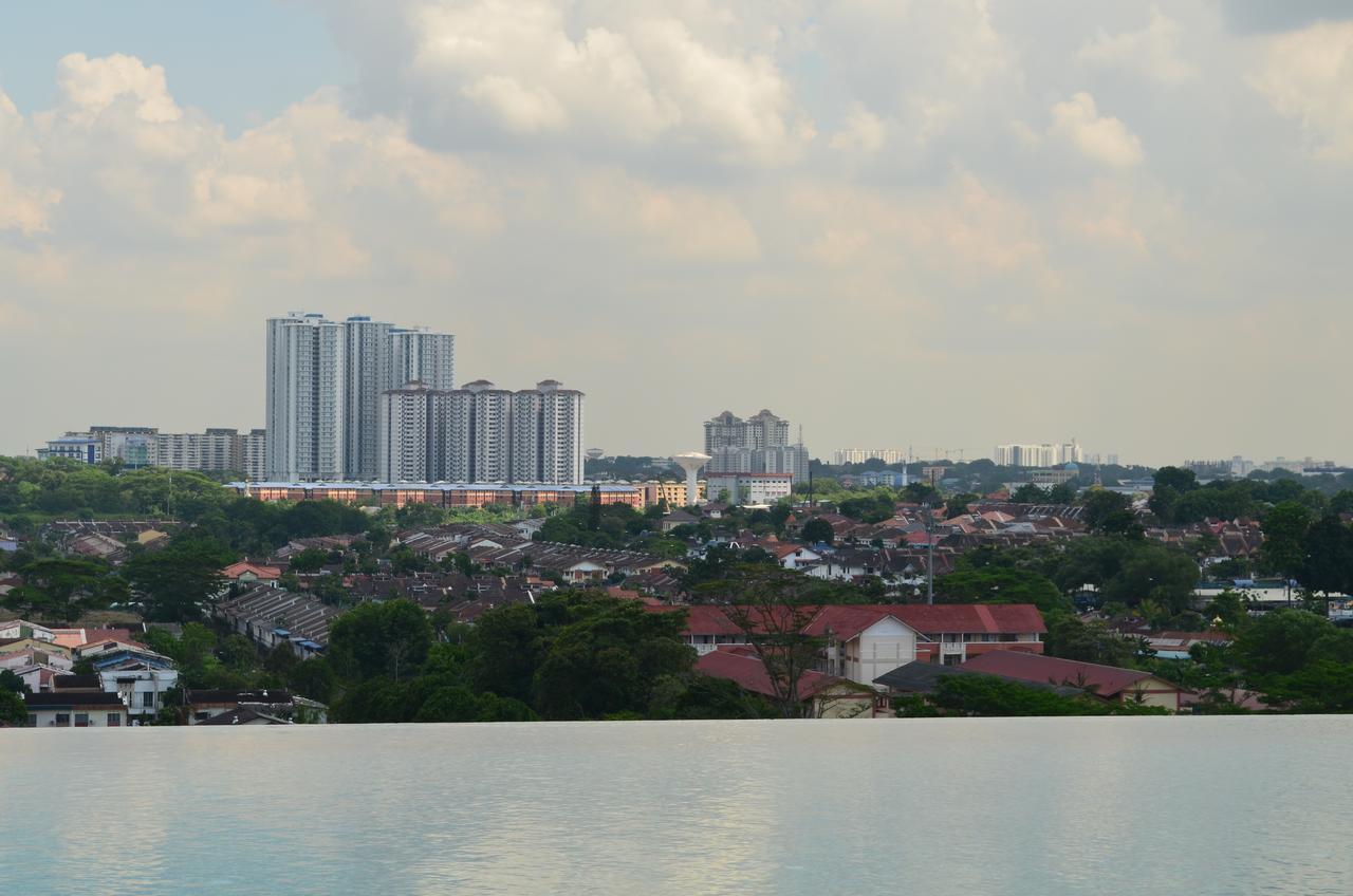 1 Tebrau Suites by Subhome Johor Bahru Extérieur photo