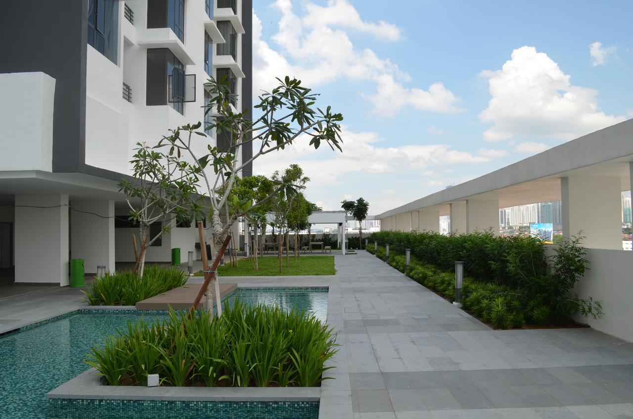 1 Tebrau Suites by Subhome Johor Bahru Extérieur photo