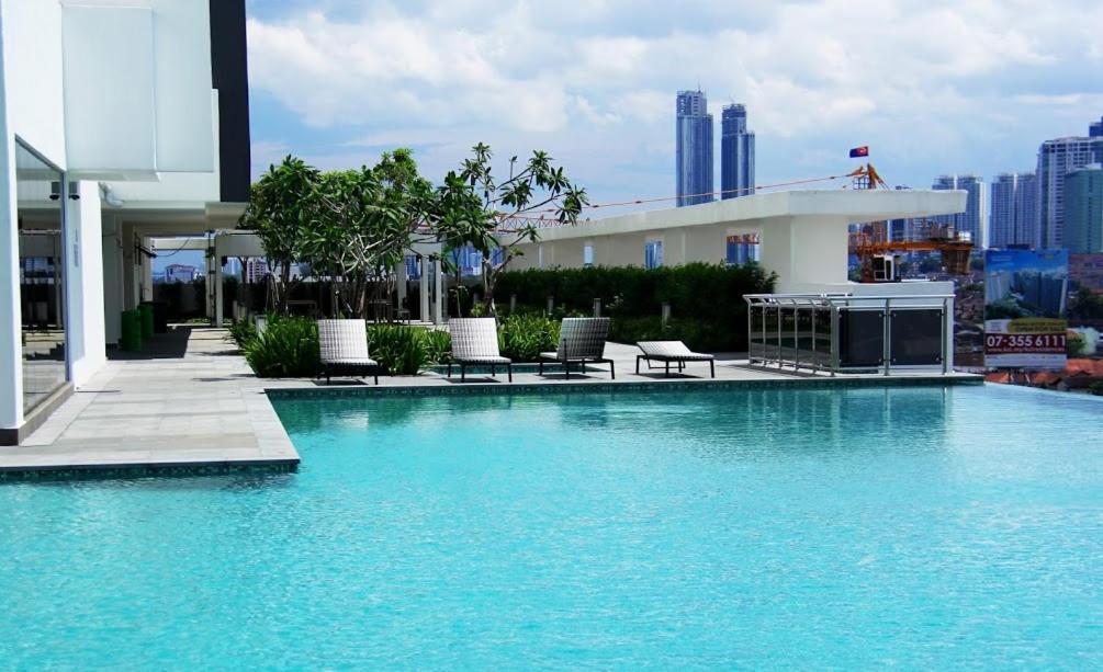 1 Tebrau Suites by Subhome Johor Bahru Extérieur photo