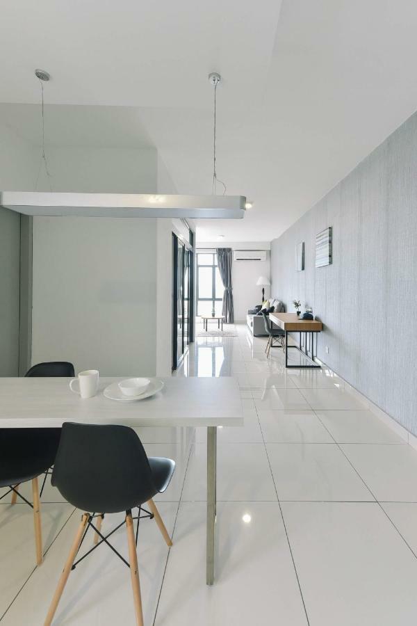 1 Tebrau Suites by Subhome Johor Bahru Extérieur photo